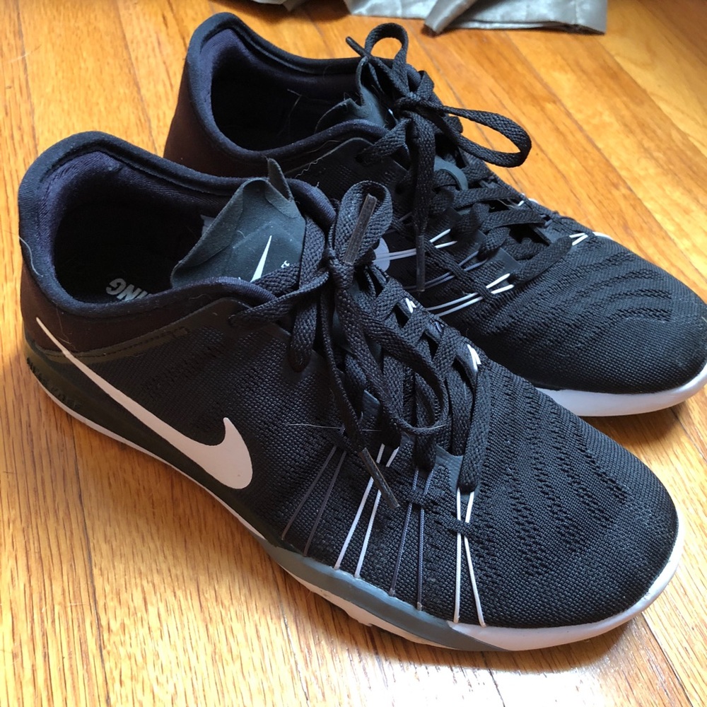 Nike Women’s TR 6 Training Sneakers